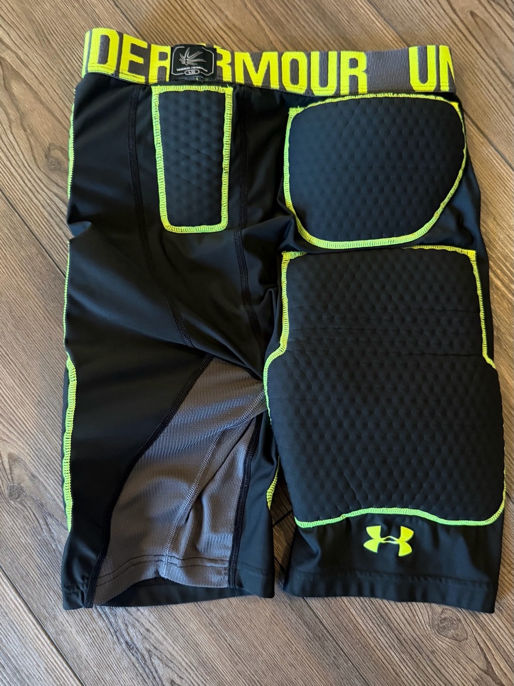 Under Armour Men’s Black/Neon Padded basketball Shorts